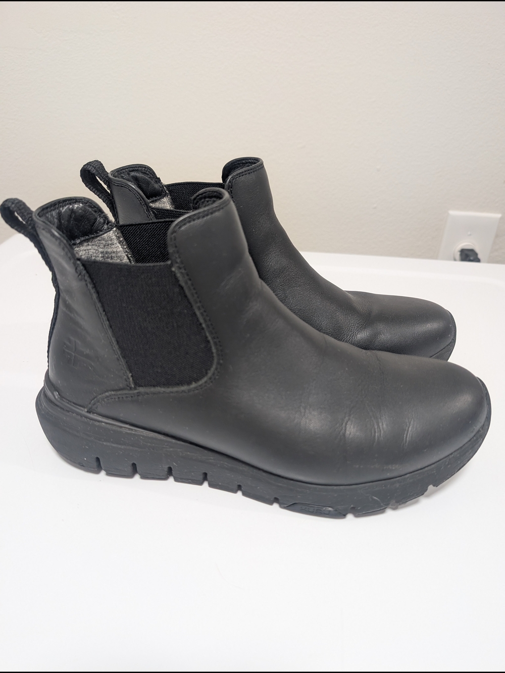 Kuru Black Chelsea Boots Size 8.5